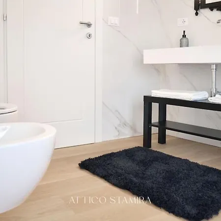 Attico Stamira * أنكونا